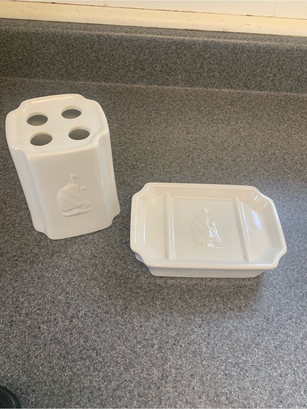 Vintage ceramic Nautica bathroom set toothbrush holder and soap dish - Picture 3 of 7